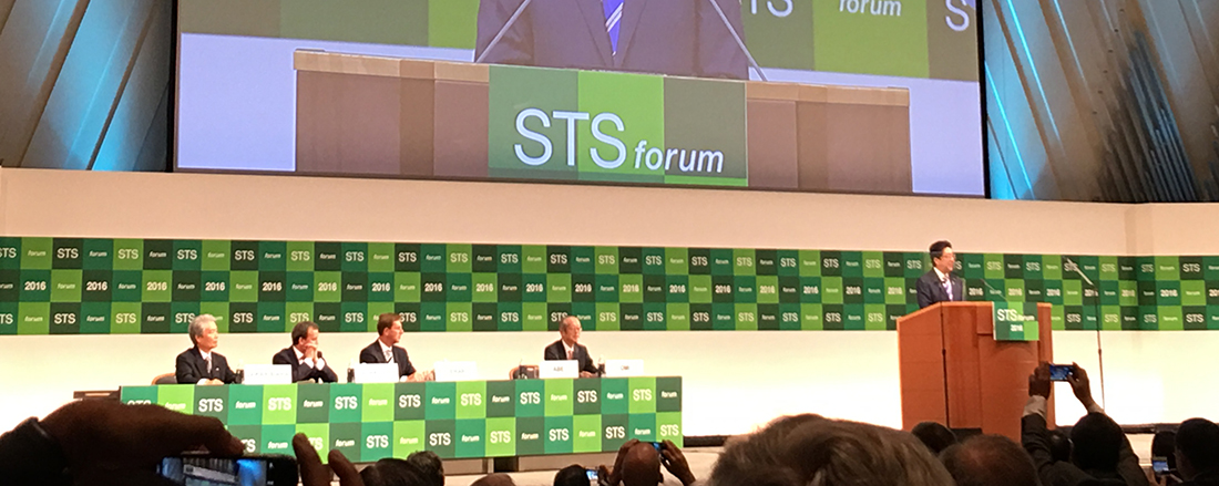 Japanese Prime Minister speaking at podium before a full room at the 2016 STS Forum.